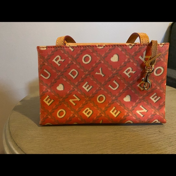 Dooney and Bourke small bag - Picture 2 of 3